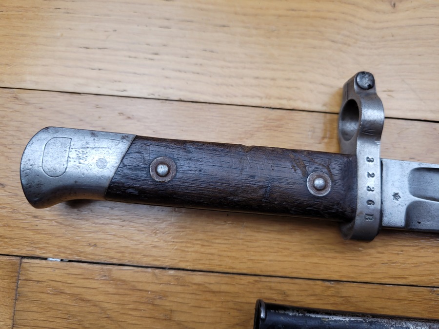 Baïonnette Autriche – Modèle 1888 – Troupe – Fabrication hongroise F.G.G.Y – Régimentée – fourreau conforme TBE – Image 3