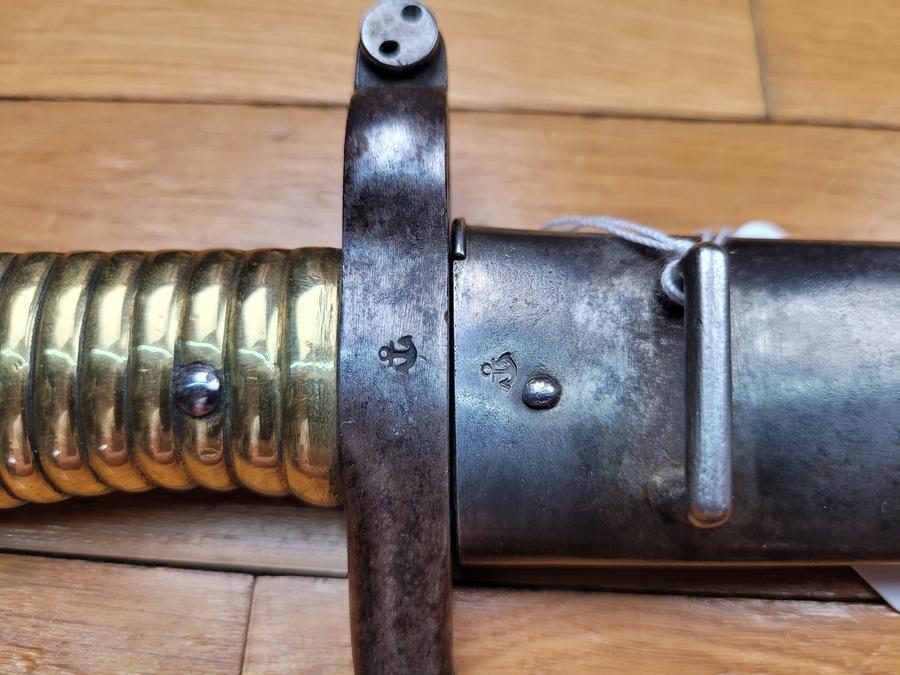 Très belle baïonnette Chassepot pour fusil modèle 1866 – à l’infanterie de Marine – Poinçon à l’ancre – Manufacture de Châtellerault – Juillet 1873 au numéro TBE +